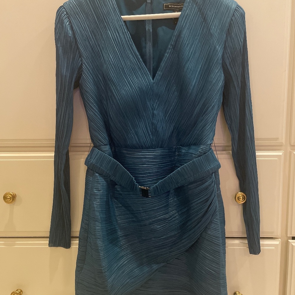 BCBG women’s size 6 long sleeve dress